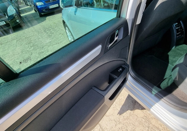 Skoda Superb cena 35600 przebieg: 239700, rok produkcji 2012 z Ostrów Lubelski małe 562